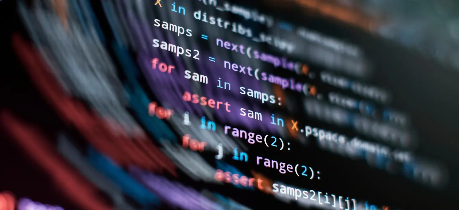 Mai merită să învăț programare în 2027, dacă AI scrie cod? Da, iar bazele cântăresc mai mult decât înainte